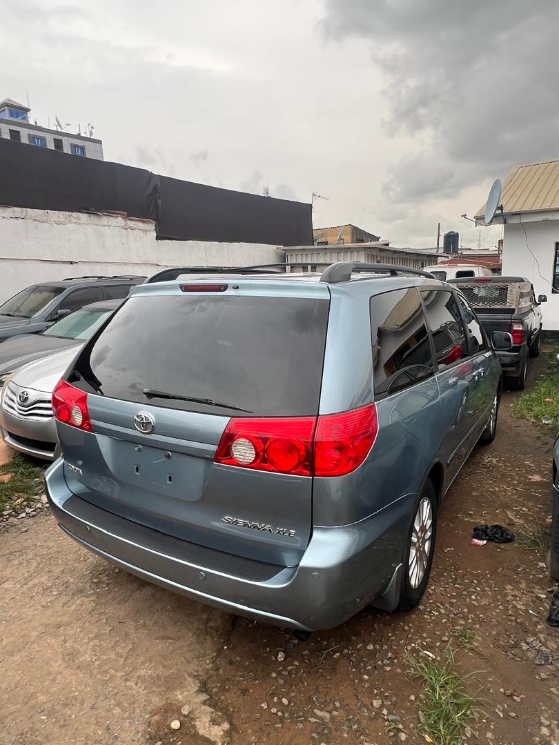 2009 Toyota Sienna